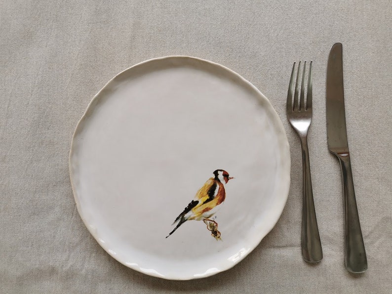 Assiettes en céramique avec oiseaux Chardonneret