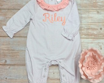 Monogramowy kombinezon dla dziewczynki, kombinezon dla niemowląt z imieniem, ubranko na powrót dziewczynki do domu, spersonalizowany kombinezon, prezent na baby shower dla dziewczynki, kombinezon dla niemowląt