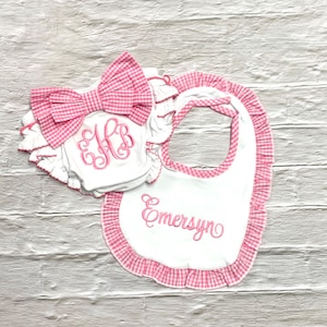 Conjunto de regalo de pantalones bombachos y babero con lazo para niña, pantalones bombachos y babero con monograma, funda de pañal con monograma, pantalones bombachos con lazo para niña, regalo para baby shower de niña