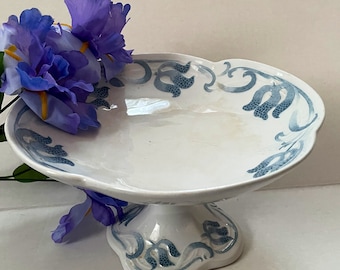 Französische Jugendstil Etagere, Compotier, Blaue Lilien, Sarraguemines