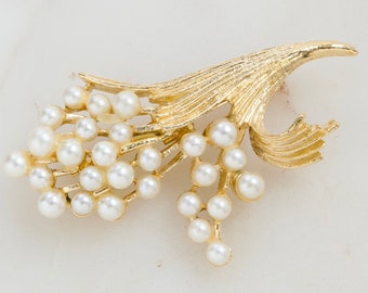 RESERVED!! RESERVED!! Vintage Gold Pearl Brooch