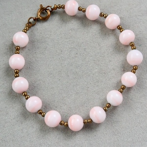 Vintage roze armband met schelpkralen