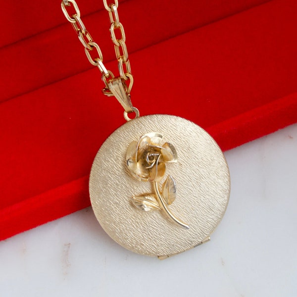 Vintage Gold Rose Locket Necklace - Gold Rose Flower Necklace - Round Locket Necklace - Gift For Her - Gift For Mom - Gold Locket Necklace