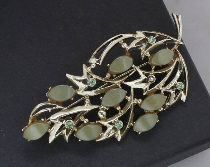 Vintage Green Leaf Brooch