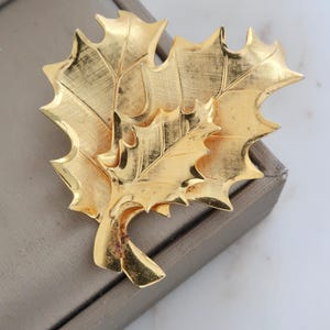 Vintage Gold Leaf Brooch