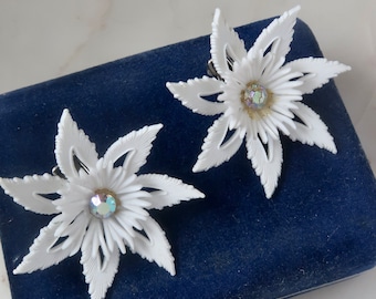 Vintage White Flower Clip On Earrings