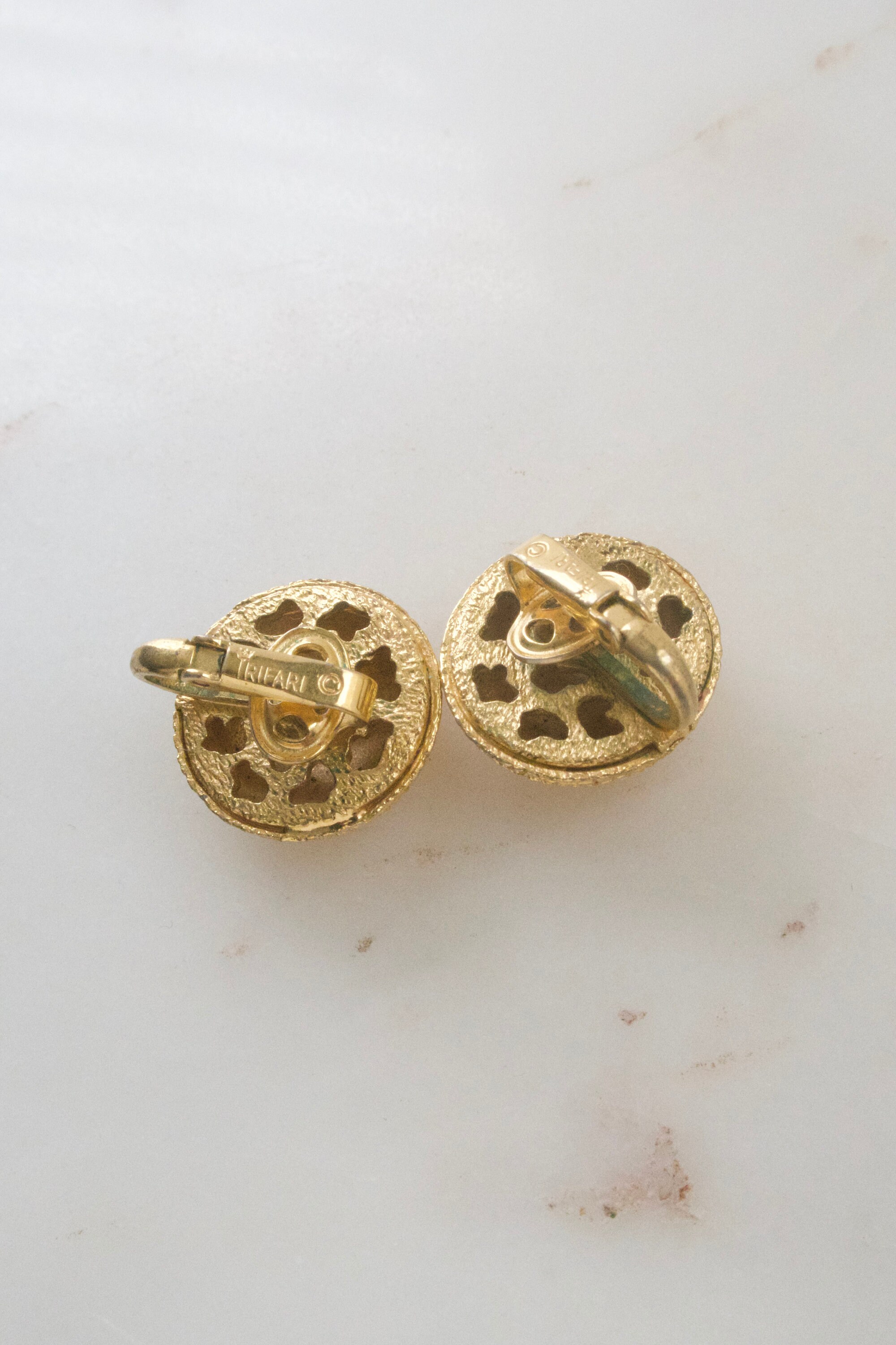 Boucles D'oreilles Clips Dorées Trifari - Vintage - Occasion Avec Usure De La Dorure