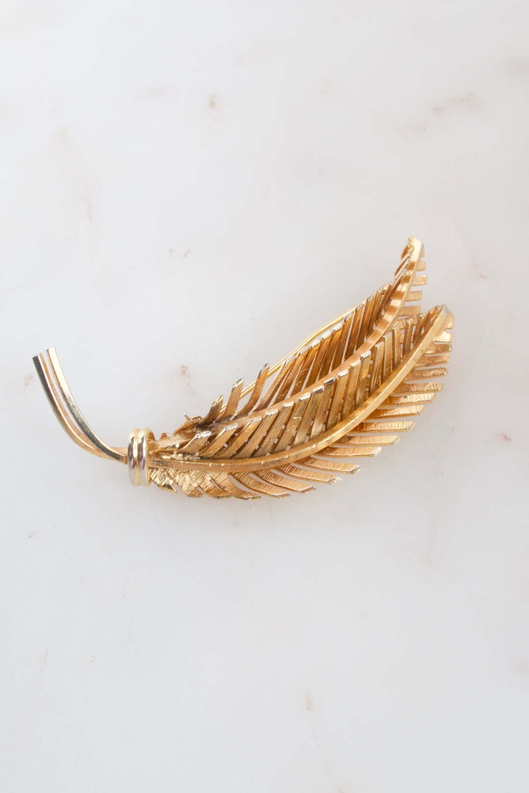 Broche de couronne d'ange de Noël vintage, broche Avon, anges argentés avec cœur doré et broche Broche de couronne d'ange de Noël vintage, broche Avon, anges argentés avec cœur doré et broche
