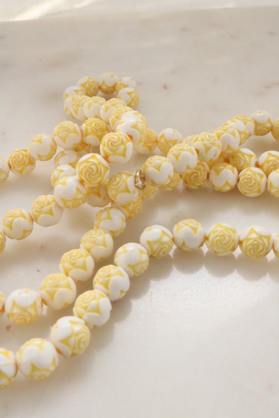 Vintage Yellow White Carved Flower Bead Necklace - image 10