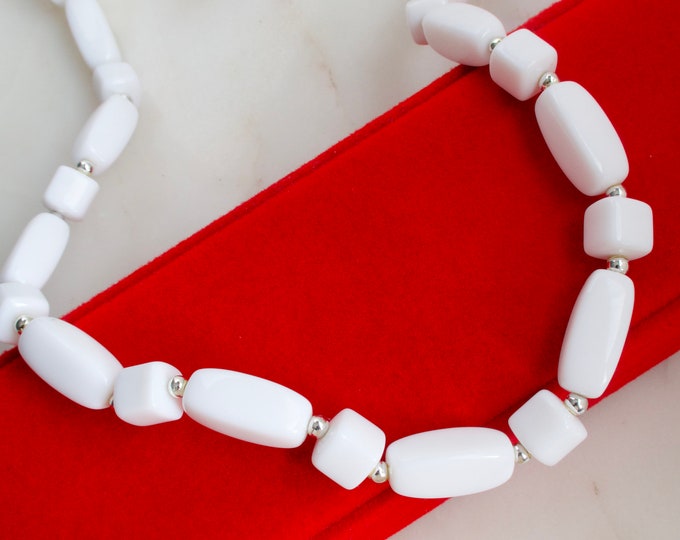 Vintage White Bead Necklace - Etsy