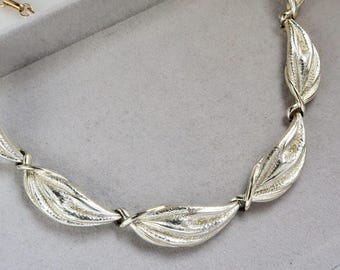 Collana vintage CORO con maglie a foglie d'oro, anni '60