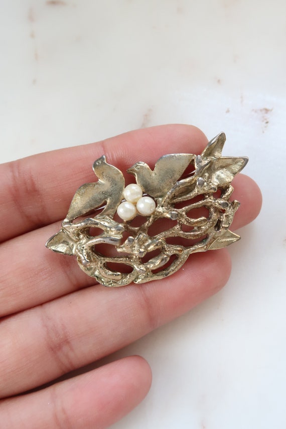 Broche Laiton Colombe Nid Coquille St Jacques – Début 1900, Occasion, Bijou Ancien