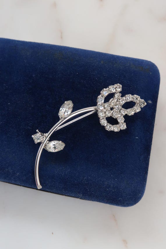 Ancienne broche Fleur en argent massif ajourée