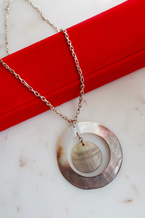 round mother of pearl Gem