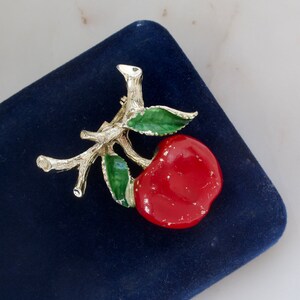 Vintage GERRY&#39;S Red Apple Brooch Fruit Apple Pin