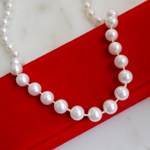 Vintage Pearl Bead Necklace