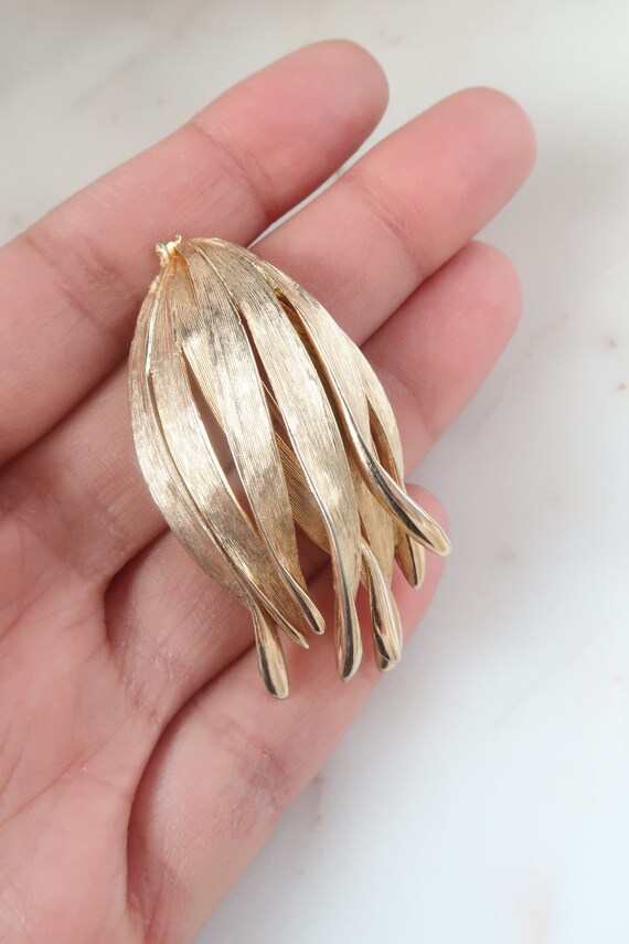 Vintage Gold Leaf Brooch - image 2