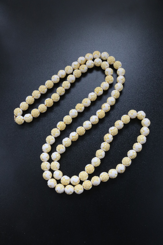 Vintage Yellow White Carved Flower Bead Necklace - image 3