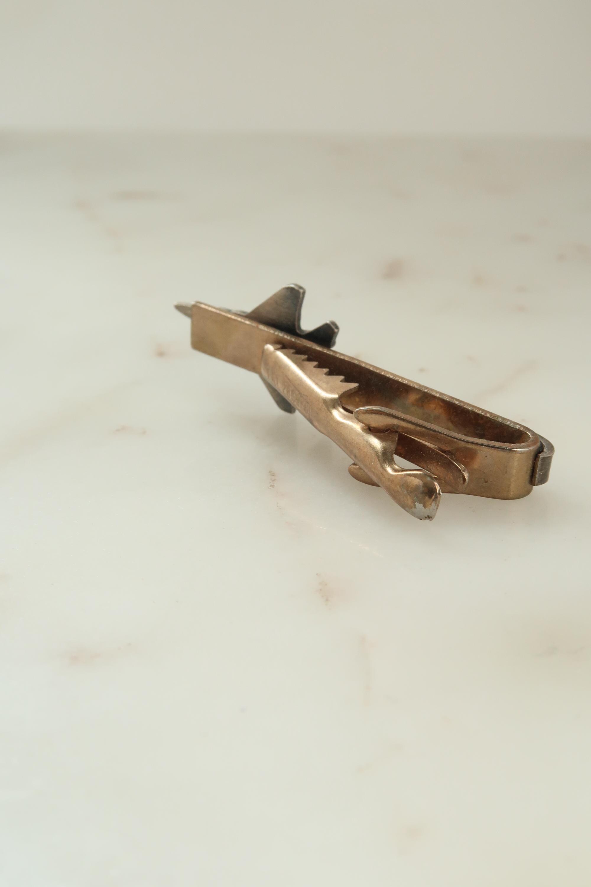 PINCE A CRAVATE vintage AVION DE CHASSE doré et argenté