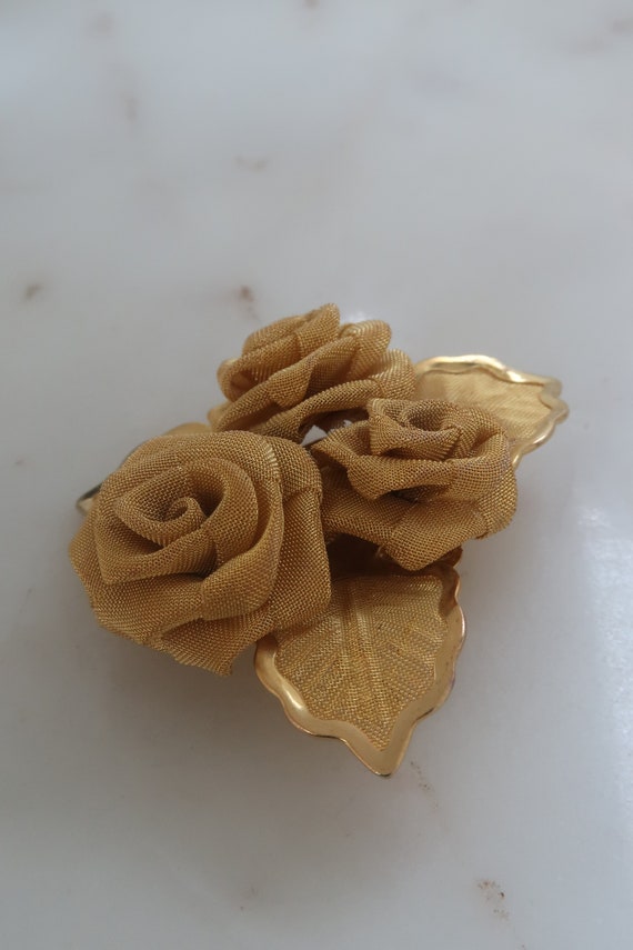 Vintage Gold Mesh Roses Flower Brooch - Mesh Leaf… - image 4