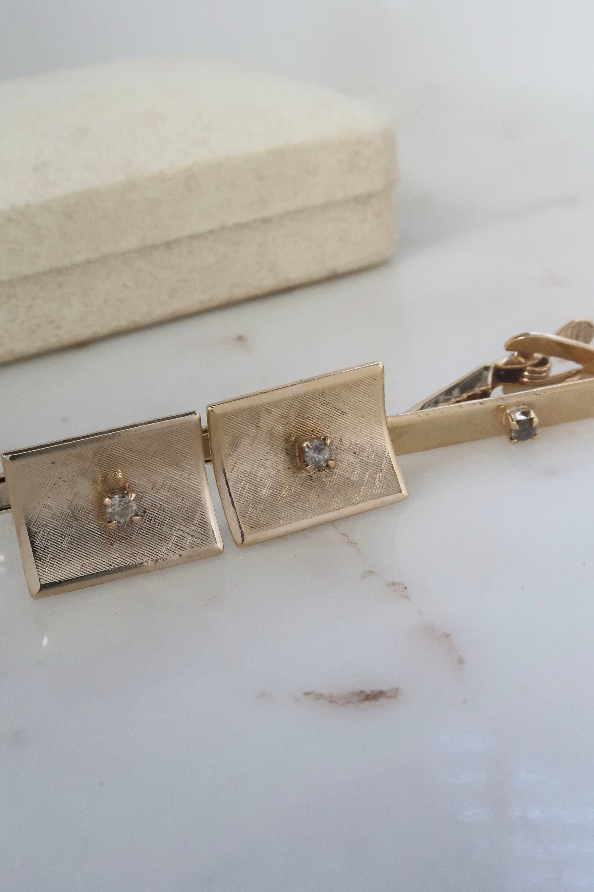 Lot Boutons De Manchette & Pince à Cravate Dorée Charles William – Avec Boîte Et Pochette