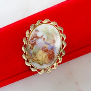 Vintage Picture Oval Brooch