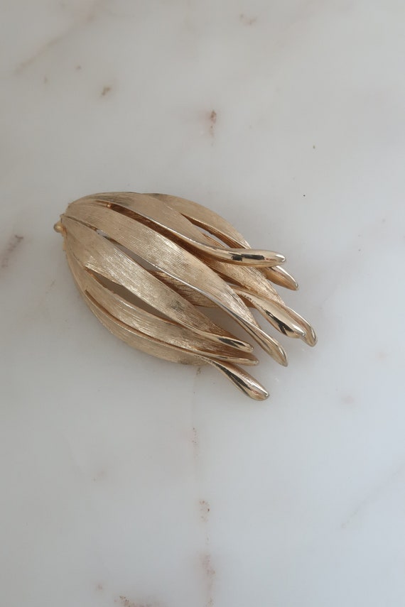 Vintage Gold Leaf Brooch - image 8