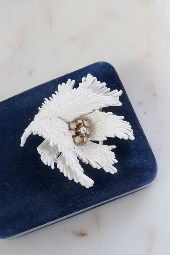 Vintage 1950s Crown TRIFARI White Leaf Brooch Crys