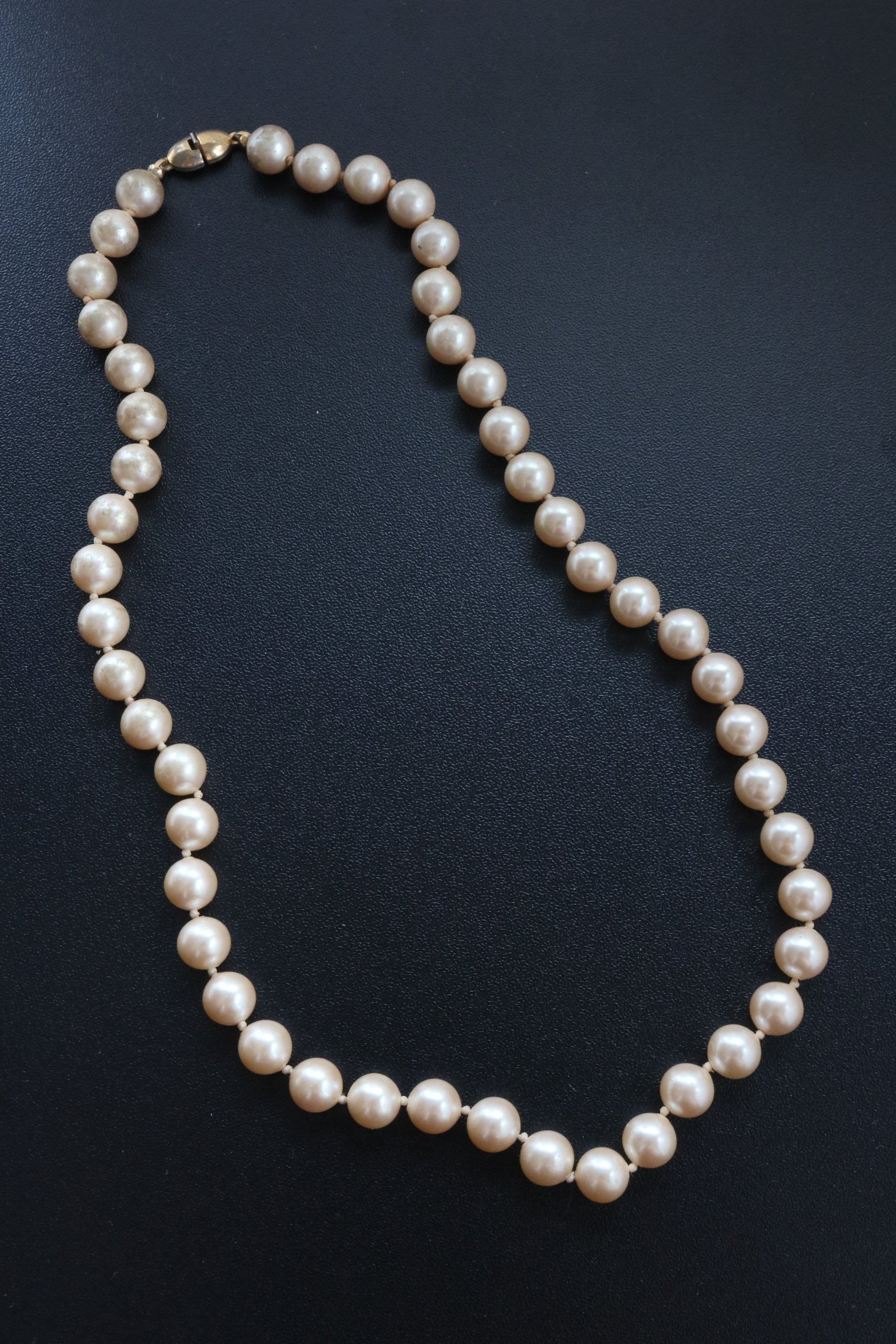 Monet Faux Pearls Evening Necklace | Galleria d'Epoca Vintage Designer  Furniture