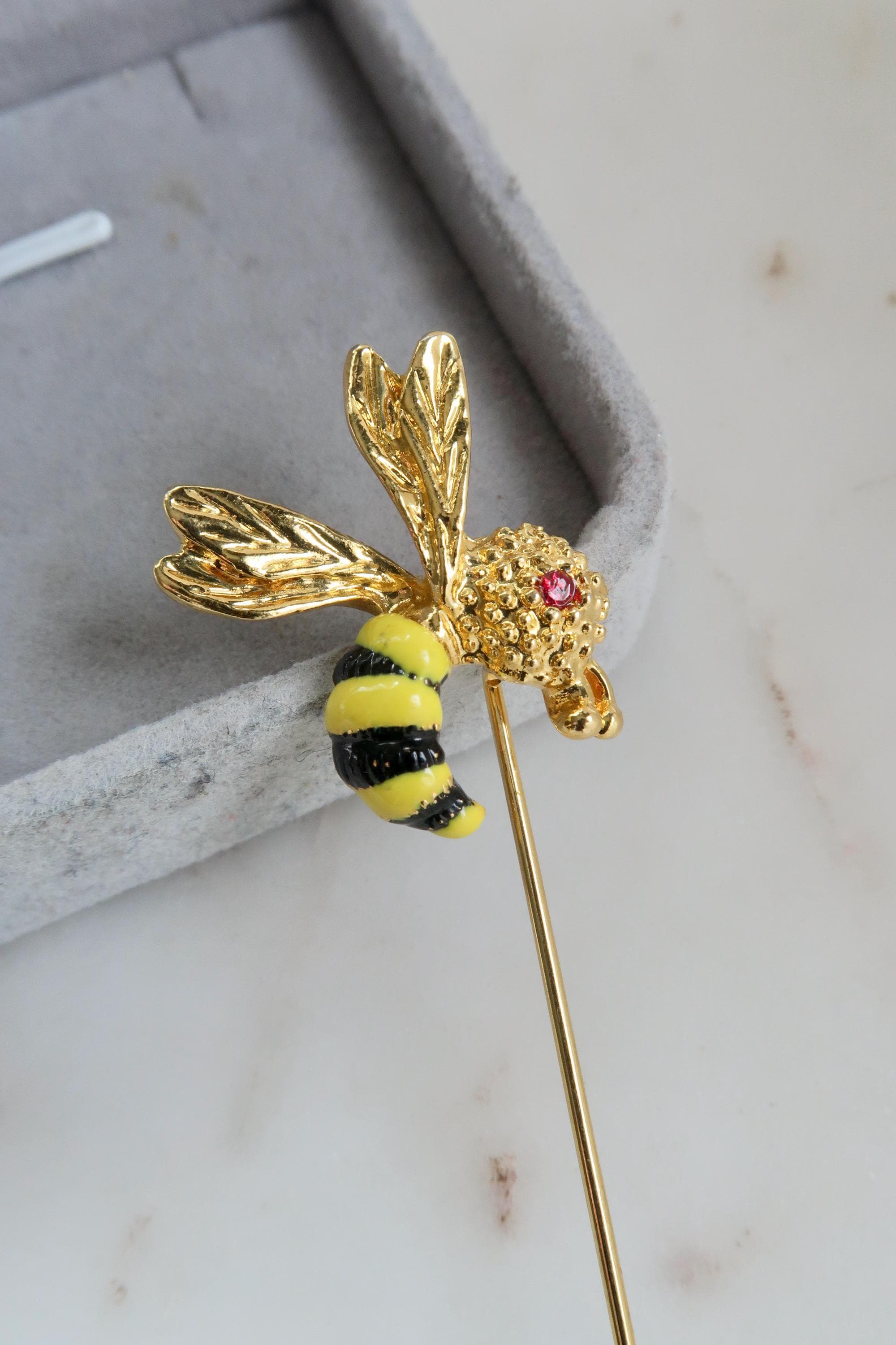 Broche Insecte Ailé En Or Jaune 14 Carats Avec Diamant Et émail - Brillant Ronde
