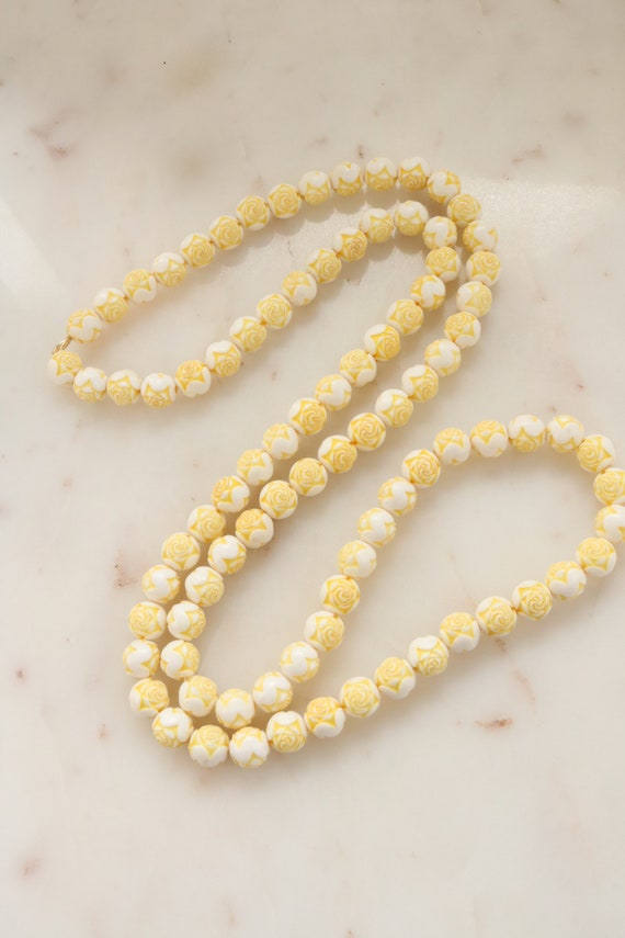 Vintage Yellow White Carved Flower Bead Necklace - image 5