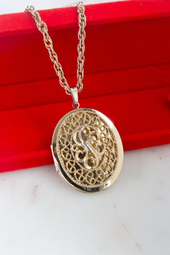 Vintage SARAH COVENTRY Oval Locket Necklace