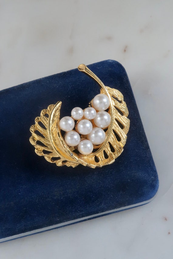 Vintage Pearl Curved Leaf Brooch - Gold Swirl Broo