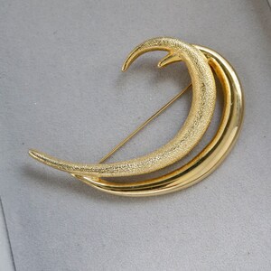 Vintage Gold Swirl brooch