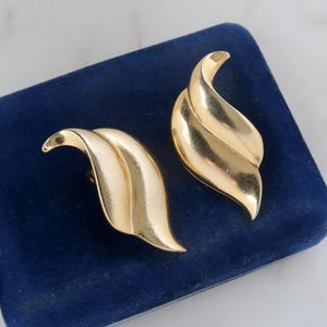 Vintage Gold Wavy Clip On Earrings