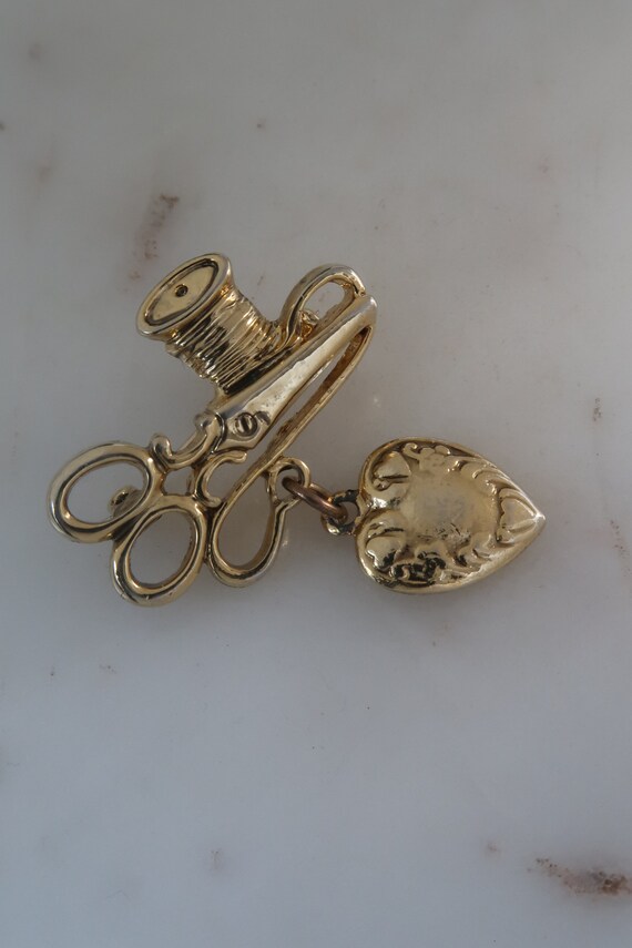 Vintage Gold Sewing Scissors Thread Brooch - image 7