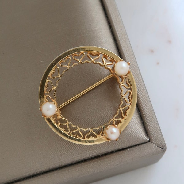 Vintage Pearl Circle Filigree Brooch - Gold Heart Round Brooch - Pearl Heart Brooch