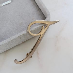 Broche vintage de oro con la inicial I