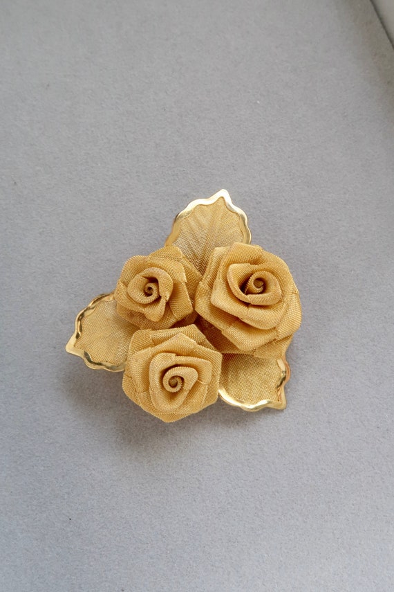 Vintage Gold Mesh Roses Flower Brooch - Mesh Leaf… - image 1