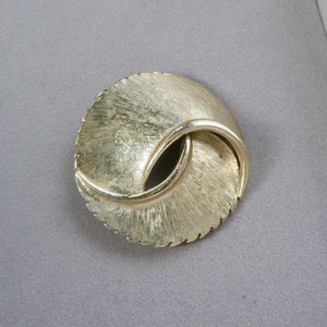 Vintage Gold Swirl Brooch