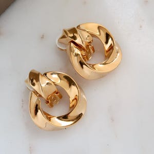 Vintage 1997 AVON Bold Style Golden Doorknocker Clip Earrings