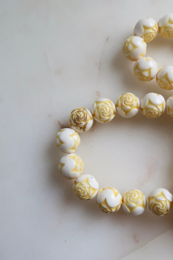 Vintage Yellow White Carved Flower Bead Necklace - image 4