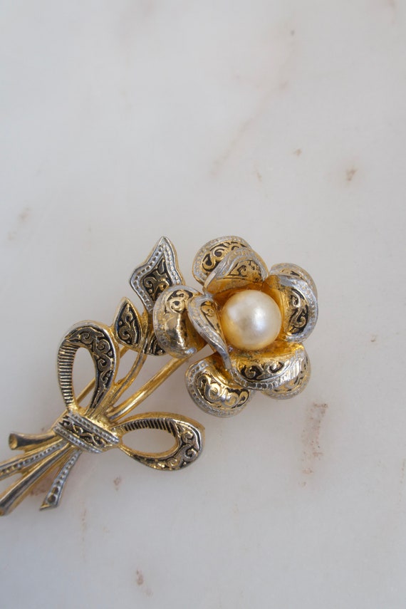 Vintage Damascene Flower Brooch Gold Flower Pin G… - image 3