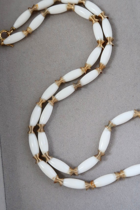 Vintage Crown Trifari White Beaded Necklace