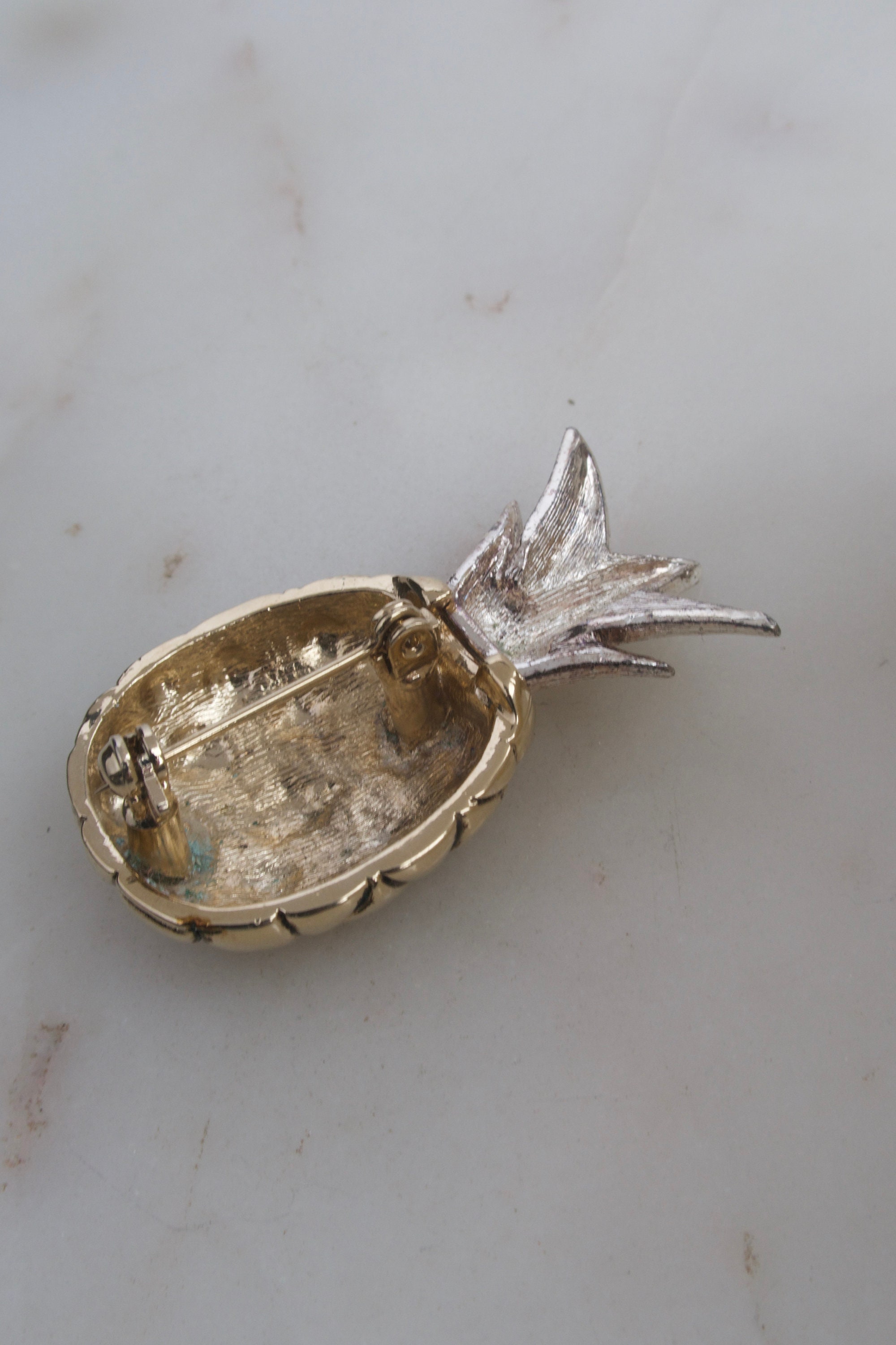 Broche Vintage Ananas Texturée - Métal Doré - Signée - Tendance - Occasion
