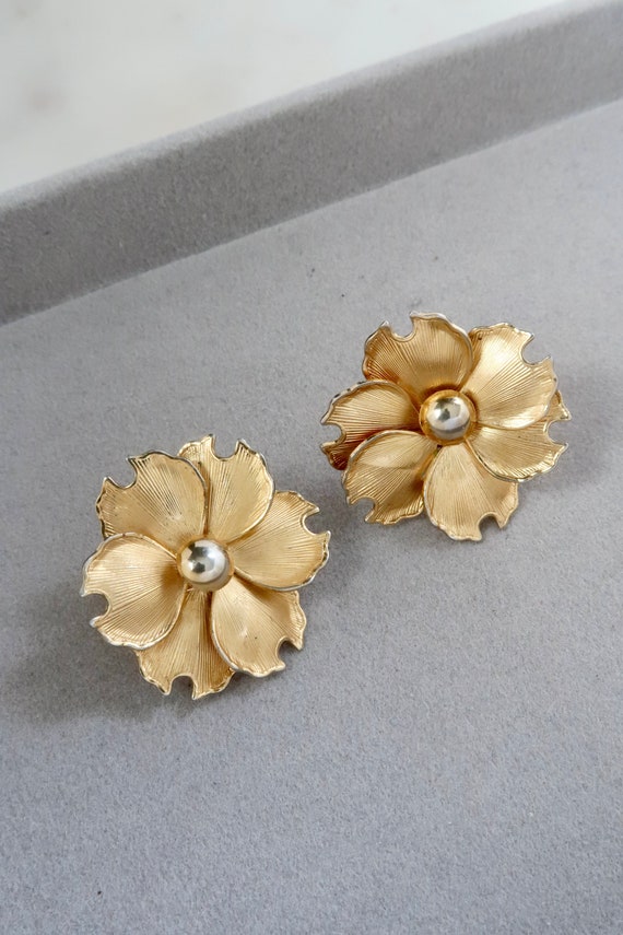 Vintage 1960s CORO Gold Flower Clip On Earrings