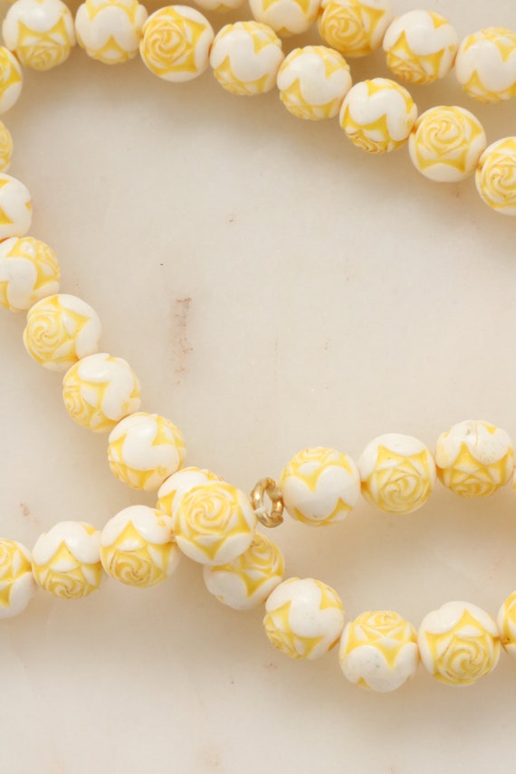 Vintage Yellow White Carved Flower Bead Necklace - image 8