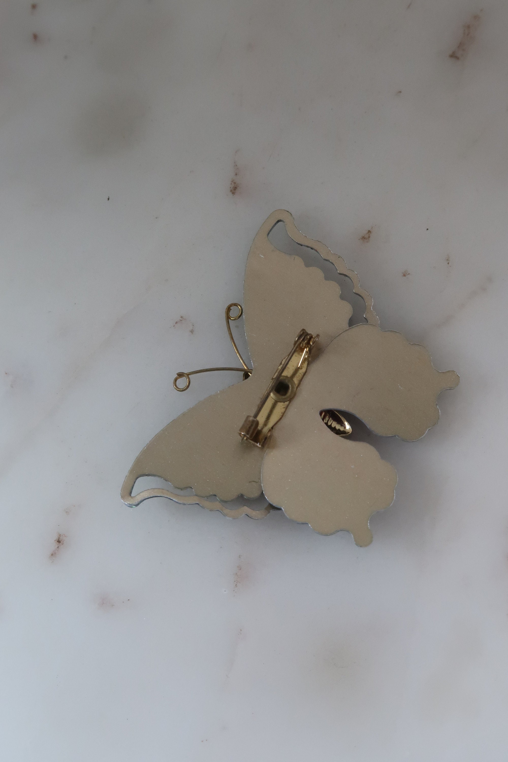 @ K18 蝶々 ブローチ ねじ式 バタフライ アンティーク ヴィンテージ 昭和 ヨーロッパ アンティーク 蝶々 ブローチ バタフライ - メルカリ