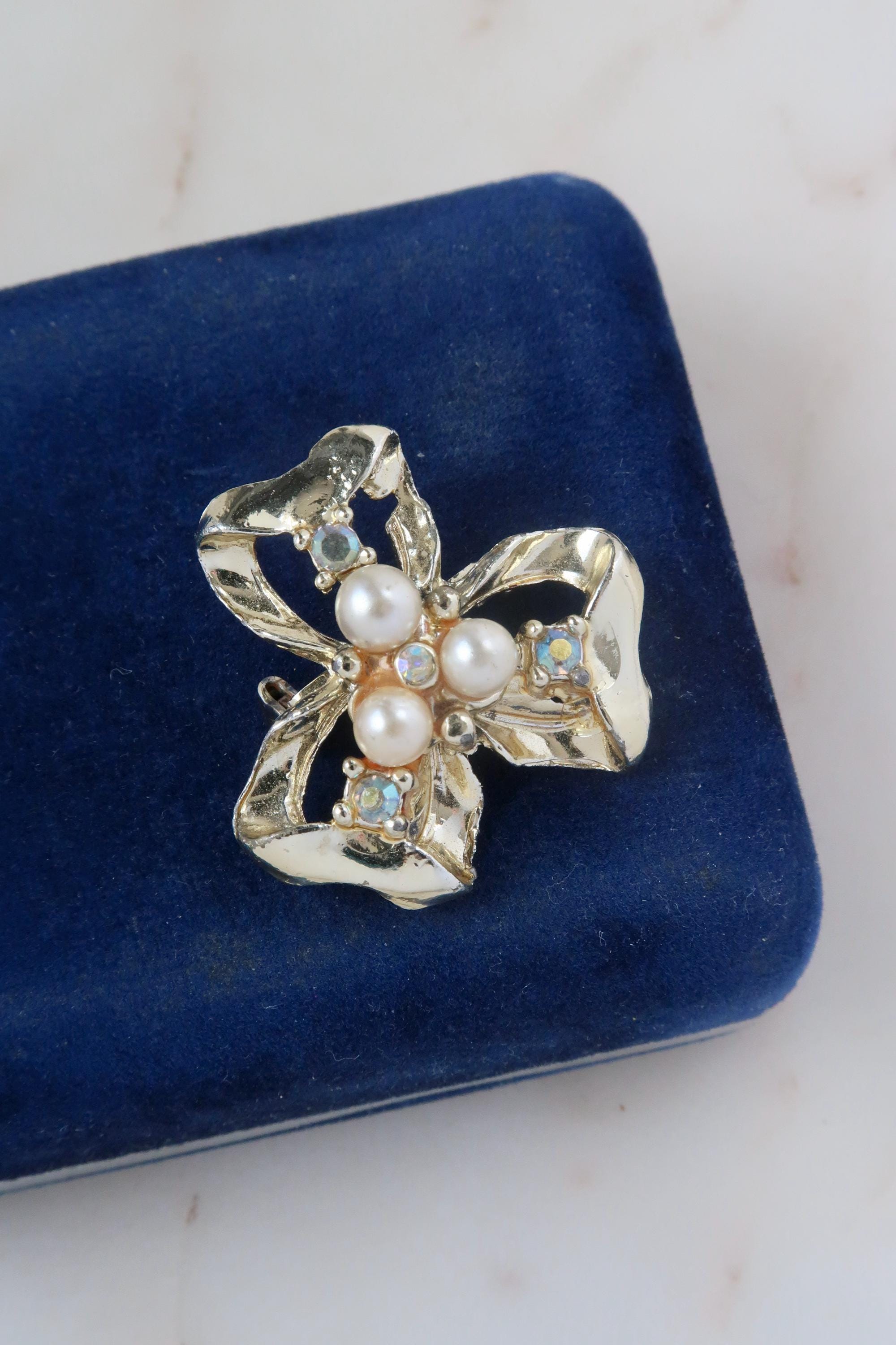 ブローチ　ゴールド✖️パール ヴィンテージ ゴールド パール フラワー ブローチ - Etsy 日本