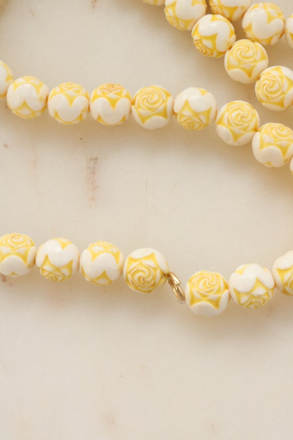 Vintage Yellow White Carved Flower Bead Necklace - image 7